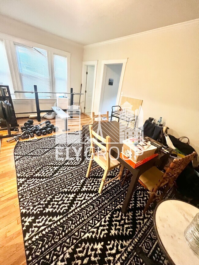 Building Photo - 165 Sharon St