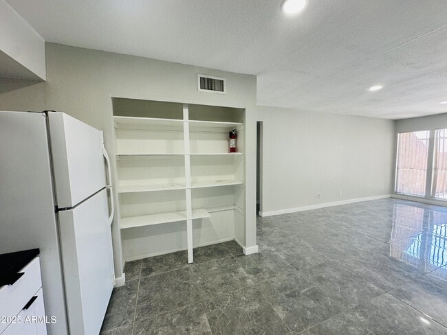 Building Photo - 2675 E Silk Oak Dr