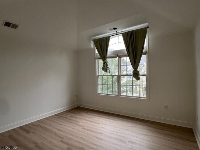 Building Photo - 311 Kensington Ln