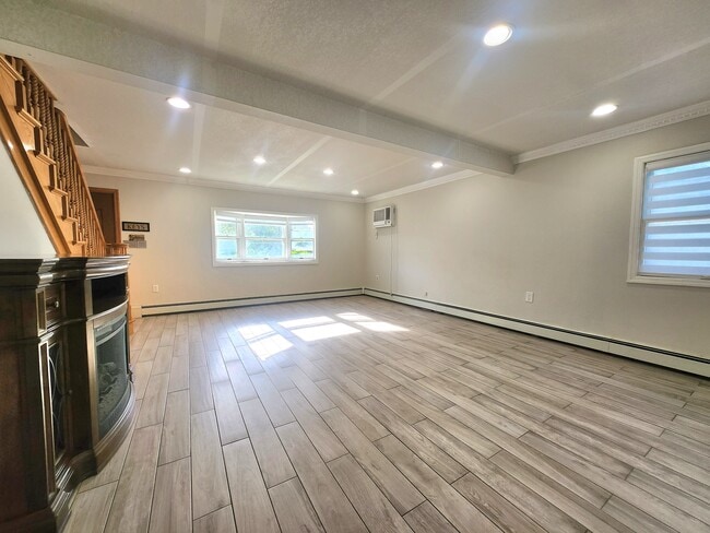 Building Photo - 99 Saddle Ln