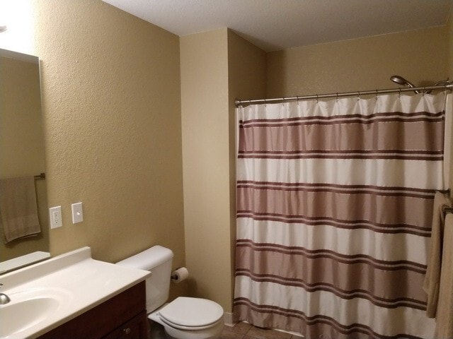 Building Photo - Large 3 Bed/ 2 Bath Townhome on West Side!