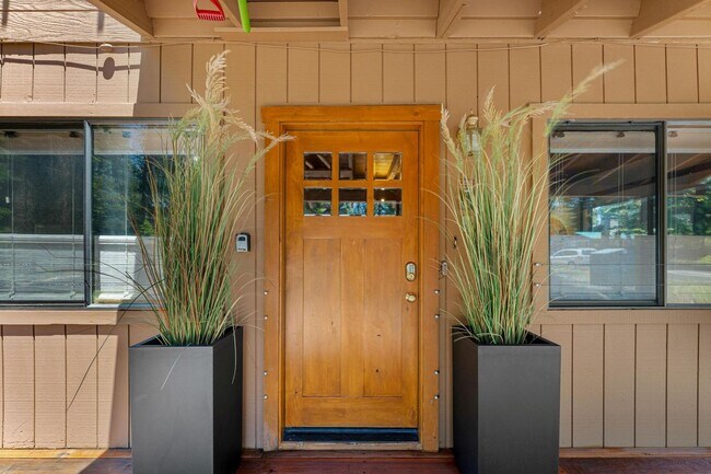 Building Photo - SKI LEASE: Hot Tub, Pet Friendly, Wood Stove