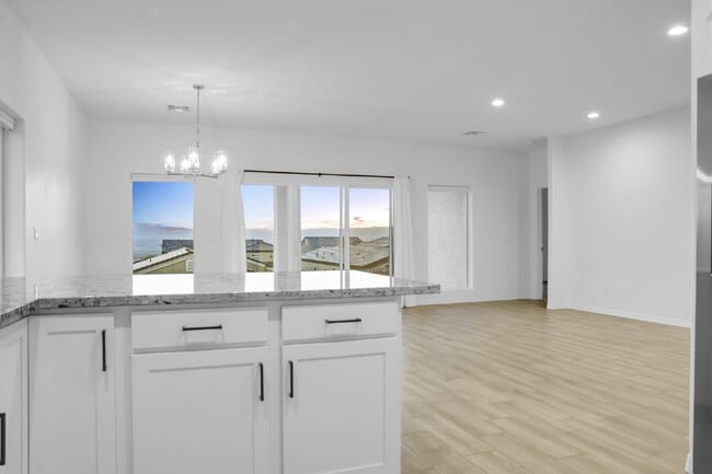 Building Photo - Beautiful Contemporary home with panoramic views! Community pool and club house use included.