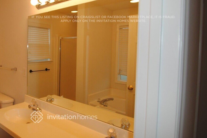 Building Photo - 8427 Quail Hollow Dr