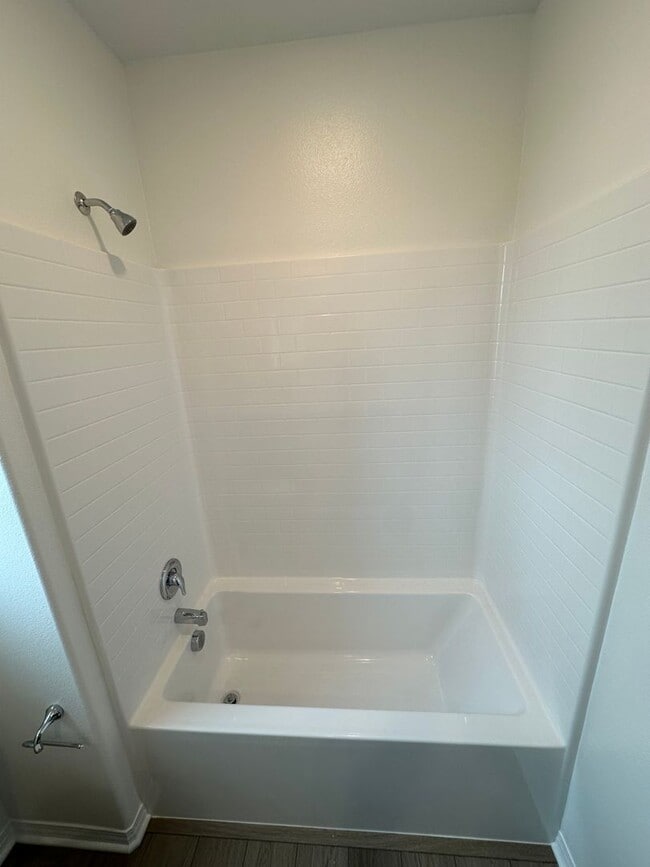 Building Photo - 1 Year Old Lenner 3 Bedroom + Loft Condo i...