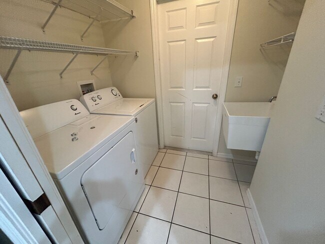 Building Photo - 870 Rue Labeau Cir
