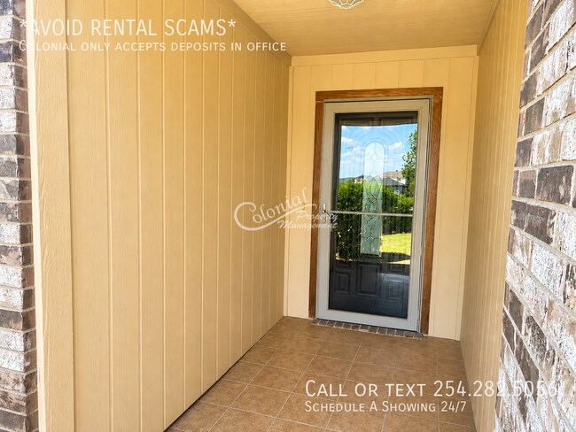 Building Photo - 1215 Marlee Cir