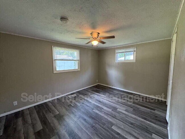 Building Photo - 1210 Asbury Dr