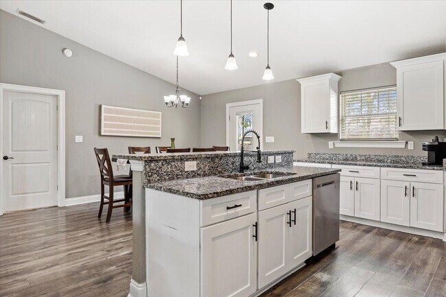 Building Photo - 5424 Maverick Ln