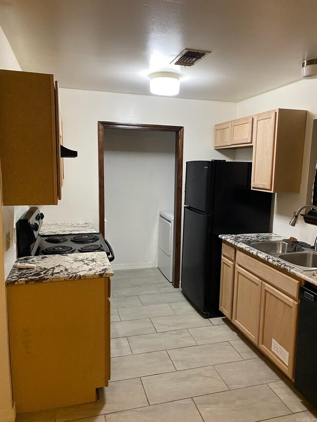 Building Photo - 11603 Warren Rd