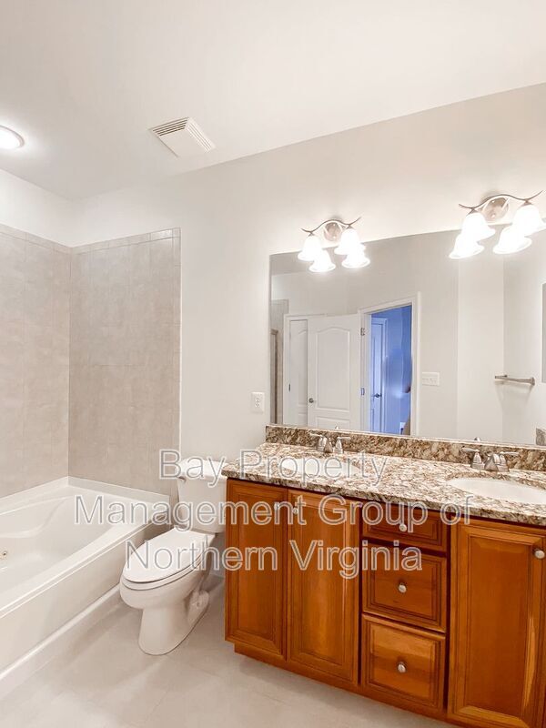 Building Photo - 4336 N Henderson Rd