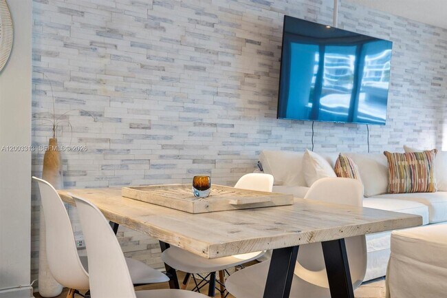 Building Photo - 2301 Collins Ave