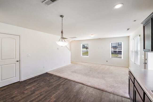 Building Photo - 12915 Hill Pine Rd
