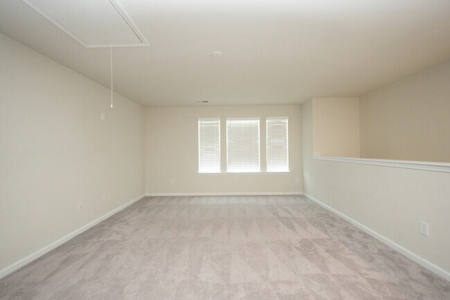Building Photo - Spacious 4-Bedroom Home with Modern Comforts