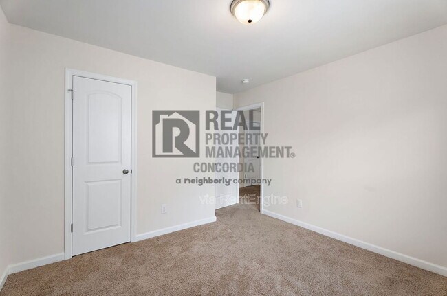 Building Photo - 317 Sportsman Dr