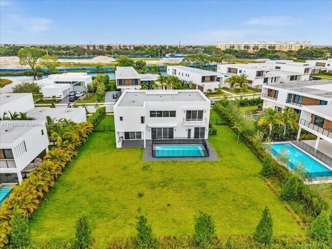 Building Photo - 16644 Botaniko Dr N