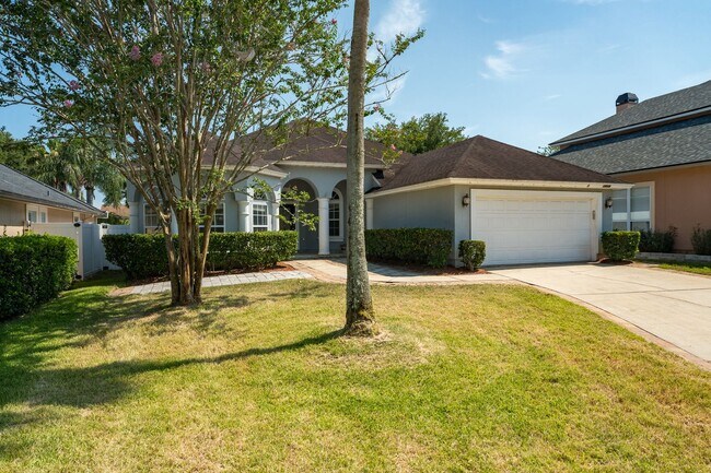 Building Photo - Gated Community!