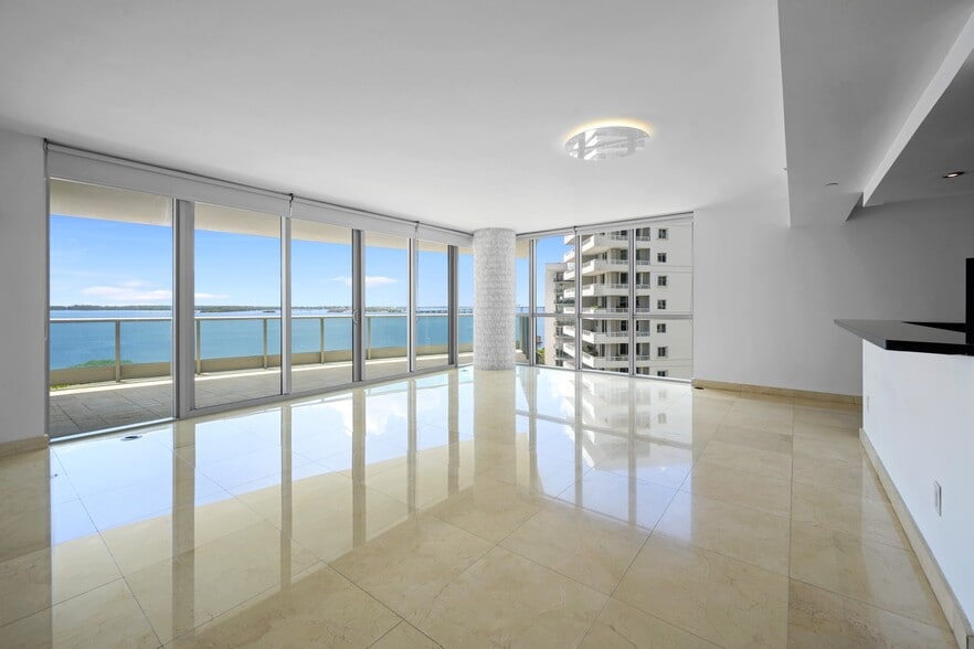 Building Photo - 1331 Brickell Bay Dr