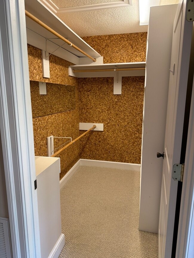 Building Photo - 427 Cedar St