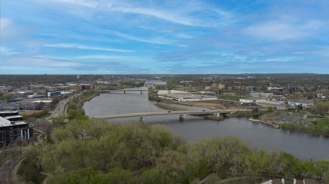 Building Photo - 545 N 1st St