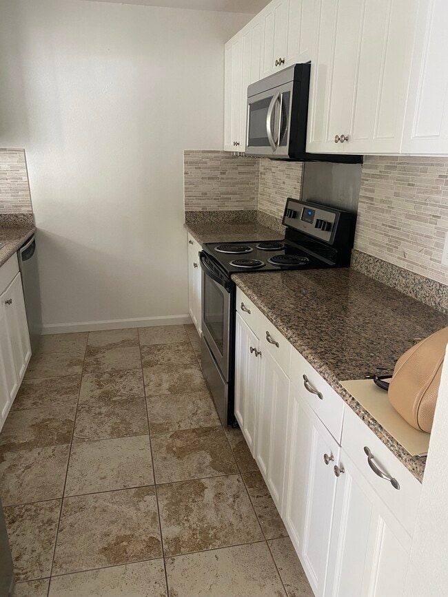 Building Photo - 147 Oko St