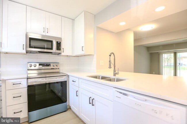 Building Photo - 14470 Cool Oak Ln