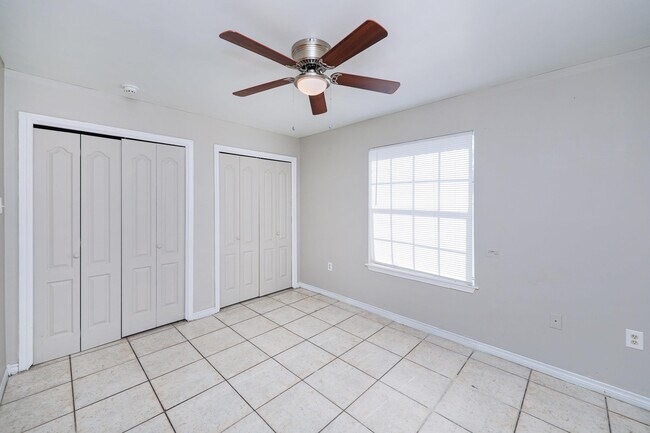 Building Photo - 2220 Santa Cleotilde Ave