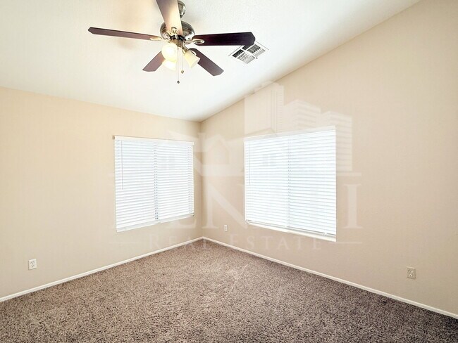 Building Photo - 805 S Esmeralda