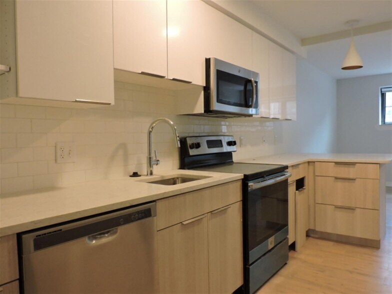 Building Photo - 13 Soden St