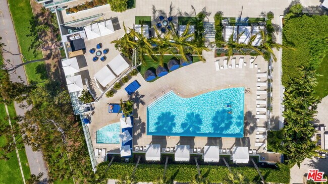 Building Photo - 13700 Marina Pointe Dr