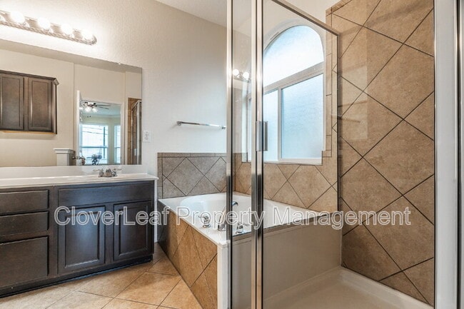 Building Photo - 12119 Sugarberry Way
