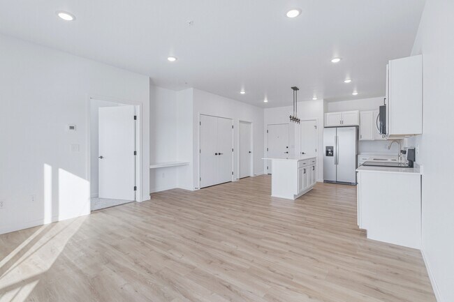 Building Photo - 2465 62nd Ave S