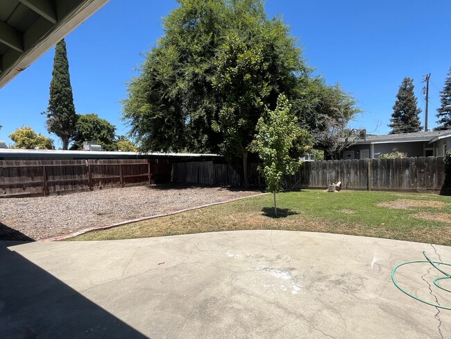Building Photo - 4076