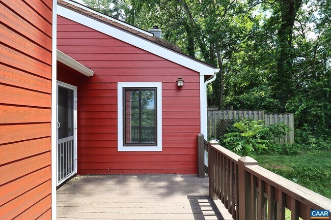 Building Photo - 573 Southampton Ct