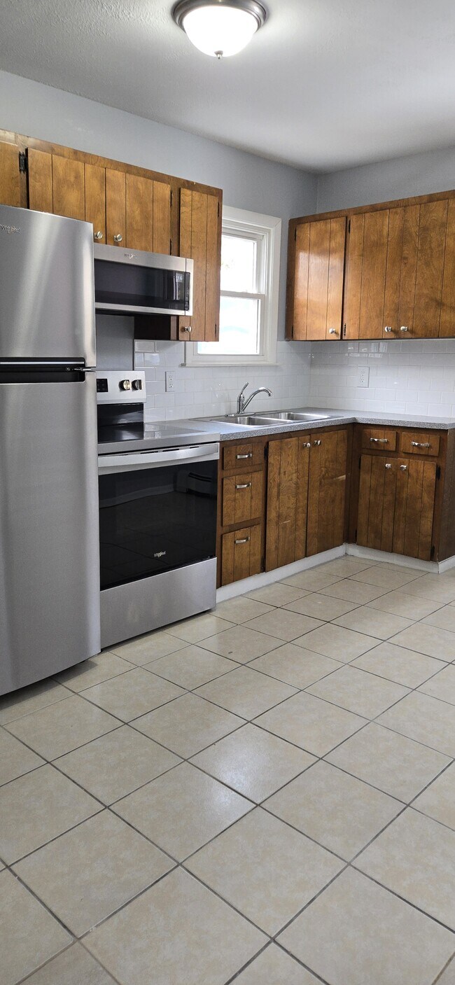 Building Photo - 14360 Leonard Rd