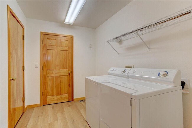 Building Photo - 2462 Concord Cir