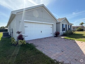 Building Photo - Modern Elegance Meets Comfort in Punta Gorda