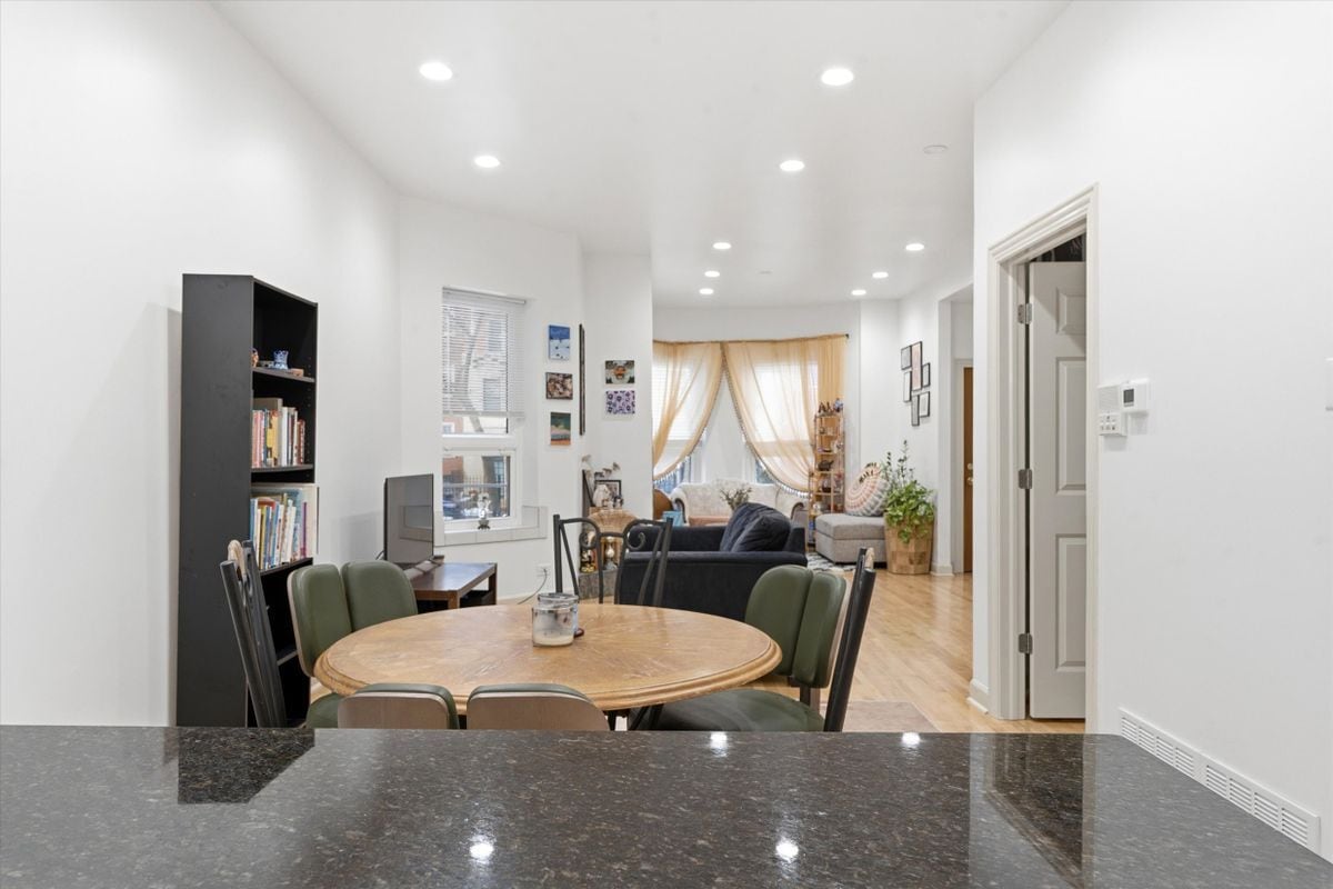 Building Photo - 5739 N Winthrop Ave