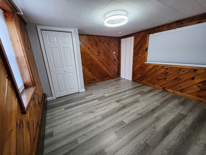 Building Photo - 216 5th St