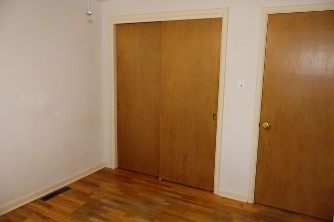 Building Photo - Character, Comfort, and Convenience on Wes...