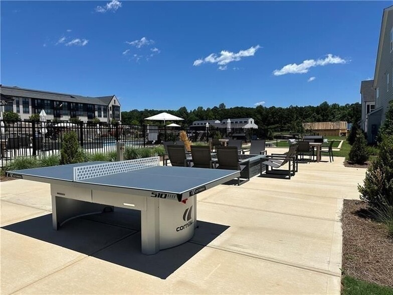 Building Photo - 1220 Waterfall Ct