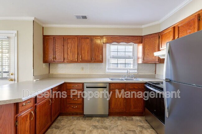 Building Photo - 922 Wedgewood Ave