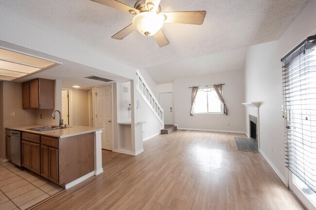 Building Photo - "Charming 2-Bedroom Townhouse Retreat with 2 Full Baths in Fishers – Spacious 1,522 Sq Ft Living!"