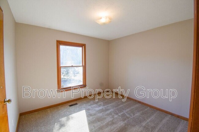 Building Photo - 5827 Labonte Dr