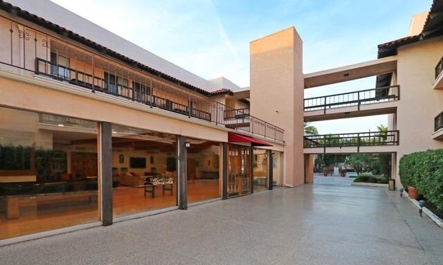 Building Photo - 1127 E Del Mar Blvd