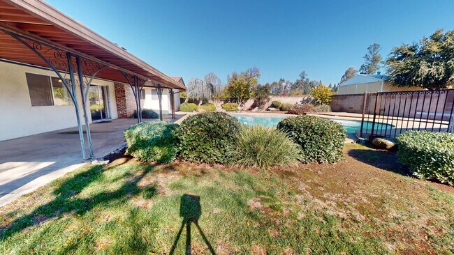 Building Photo - ****OPEN HOUSE**** Friday April, 31, 2026 @ 1-3pm