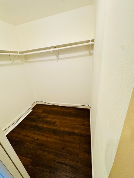 Building Photo - 3023 Wakefield Dr