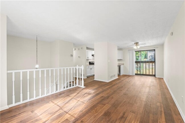 Building Photo - 2116 Scarbrough Rd