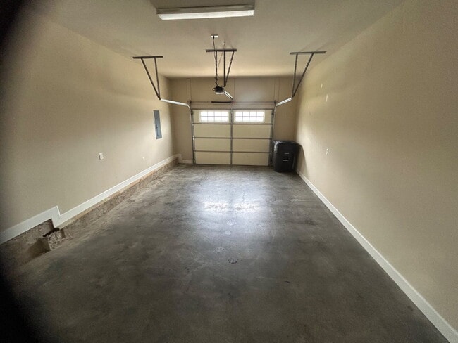 Building Photo - "Charming 3-Bed Condo in Cookeville with Granite Touches and Spacious Living!"