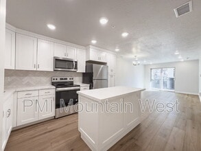 Building Photo - 1032 E 400 S